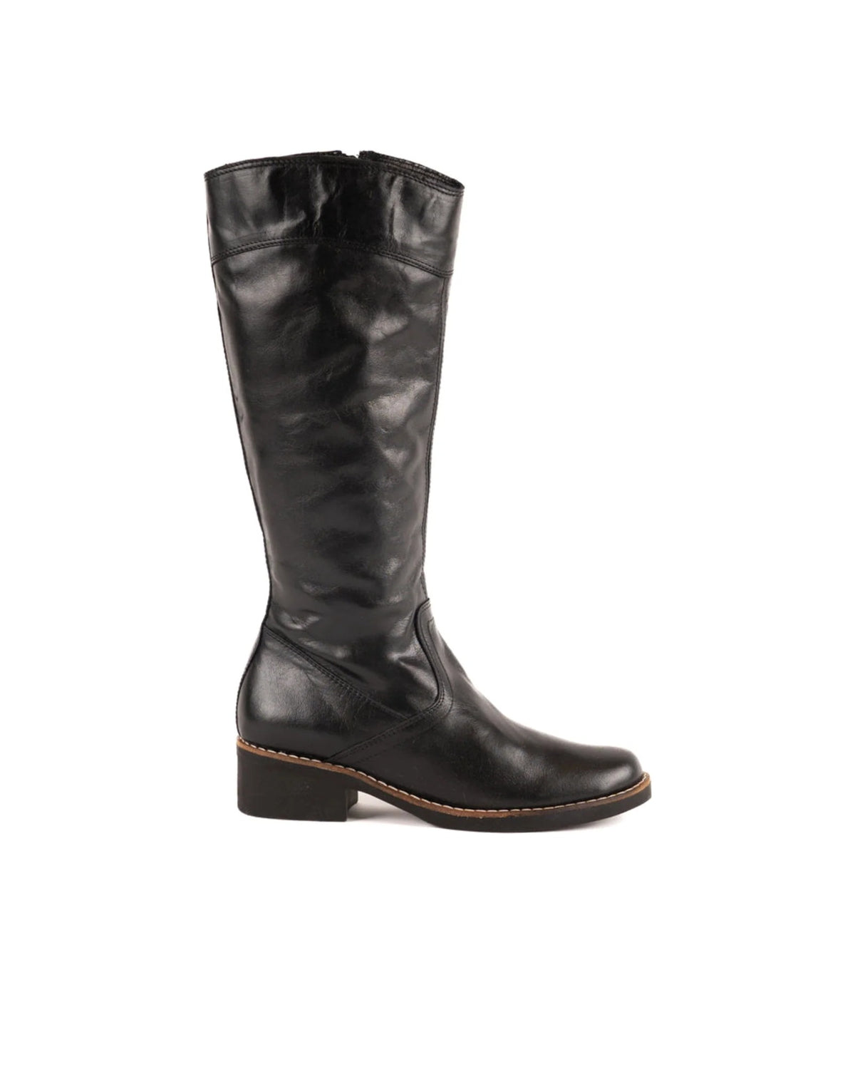 Bota de campo Dara, bota de Patzú Shoes — vista de perfil sobre fondo blanco