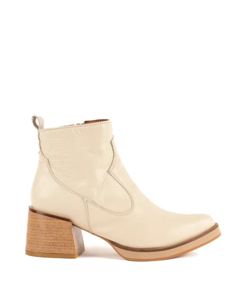 Bota New Ejecutiva, bota de Patzú Shoes — vista de perfil sobre fondo blanco