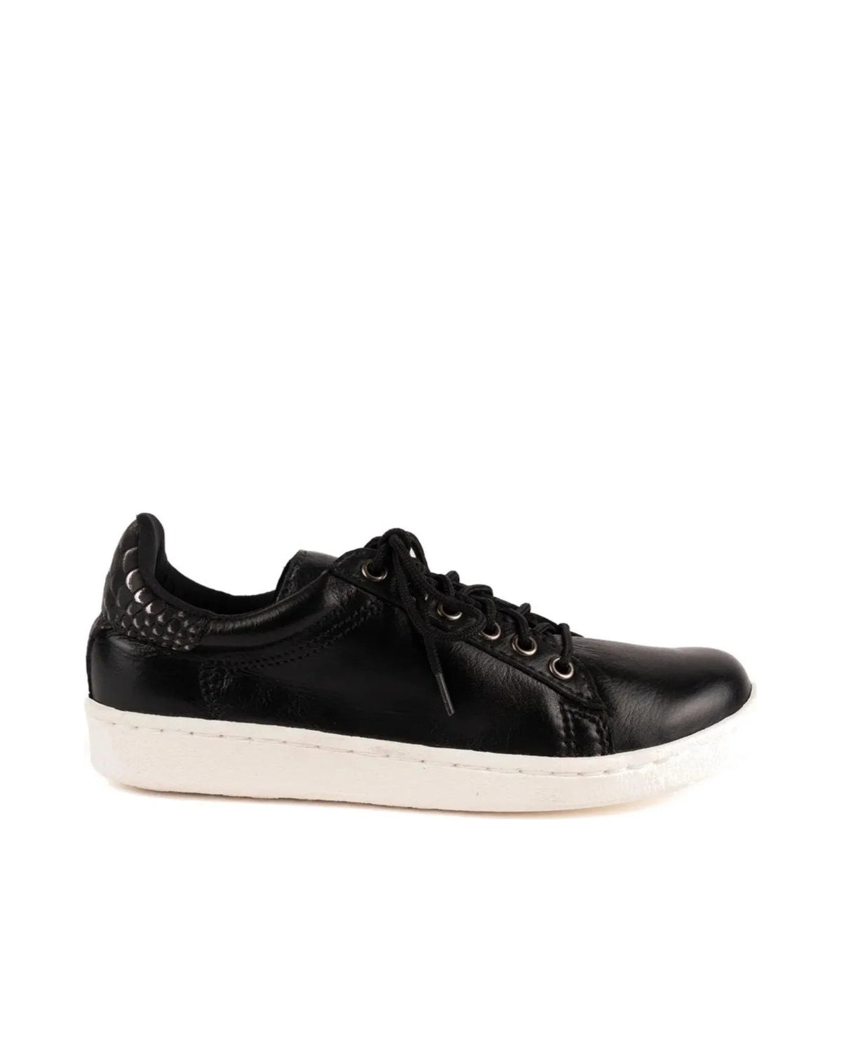 Ellie, sneaker de Patzú Shoes — vista de perfil sobre fondo blanco