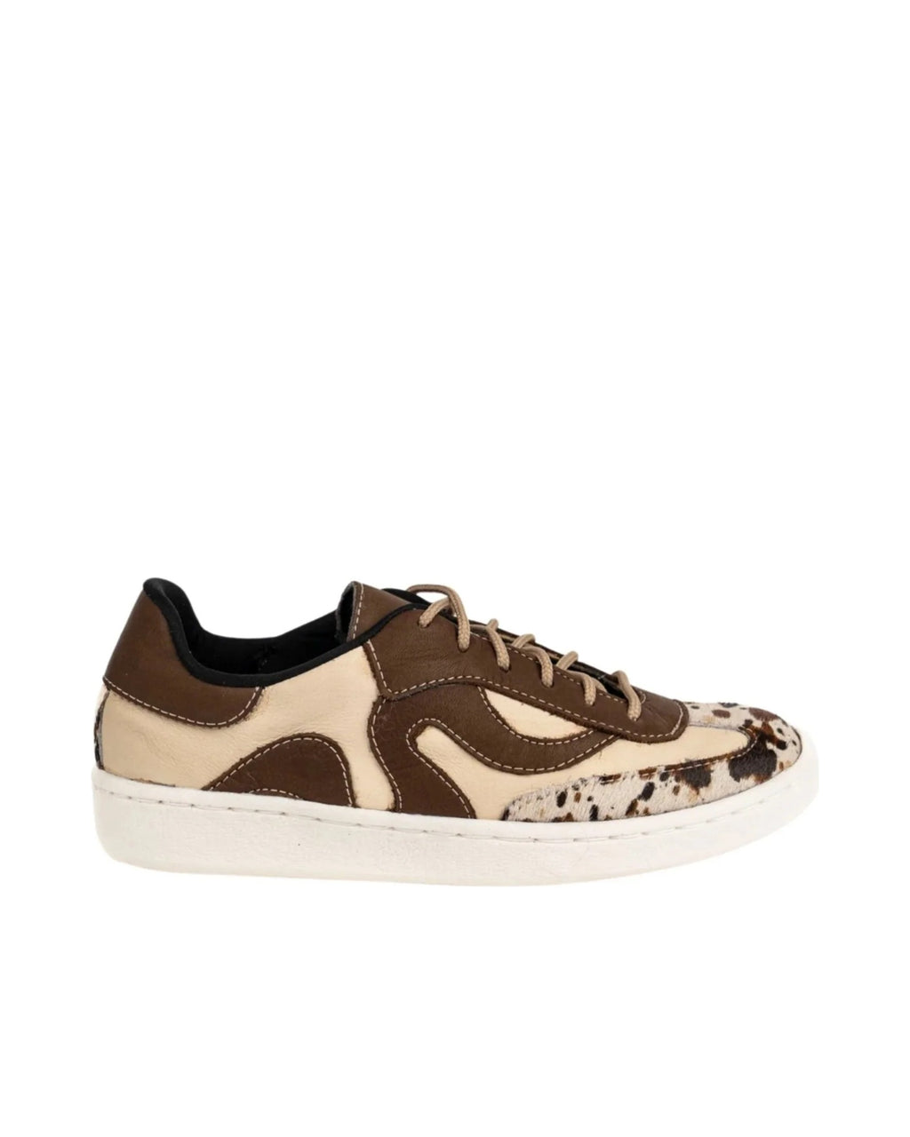 Sneaker Luisa, sneaker de Patzú Shoes — vista de perfil sobre fondo blanco