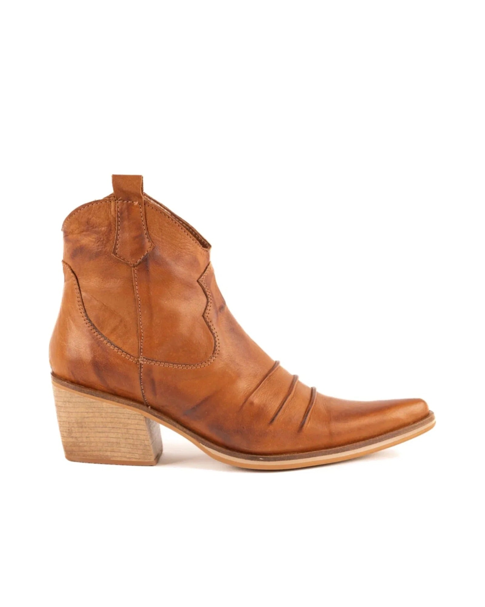 Texana Tucson Arrugada, texana de Patzú Shoes — vista de perfil sobre fondo blanco